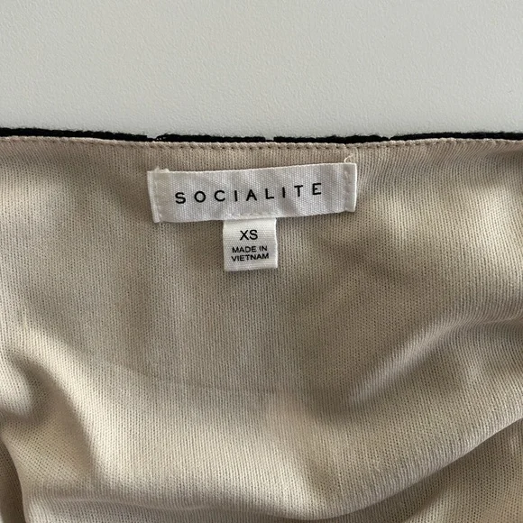 Socialite Lace Overlay Dress - Size XS or Junior 12-14 - HOST PICK - Picture 4 of 4